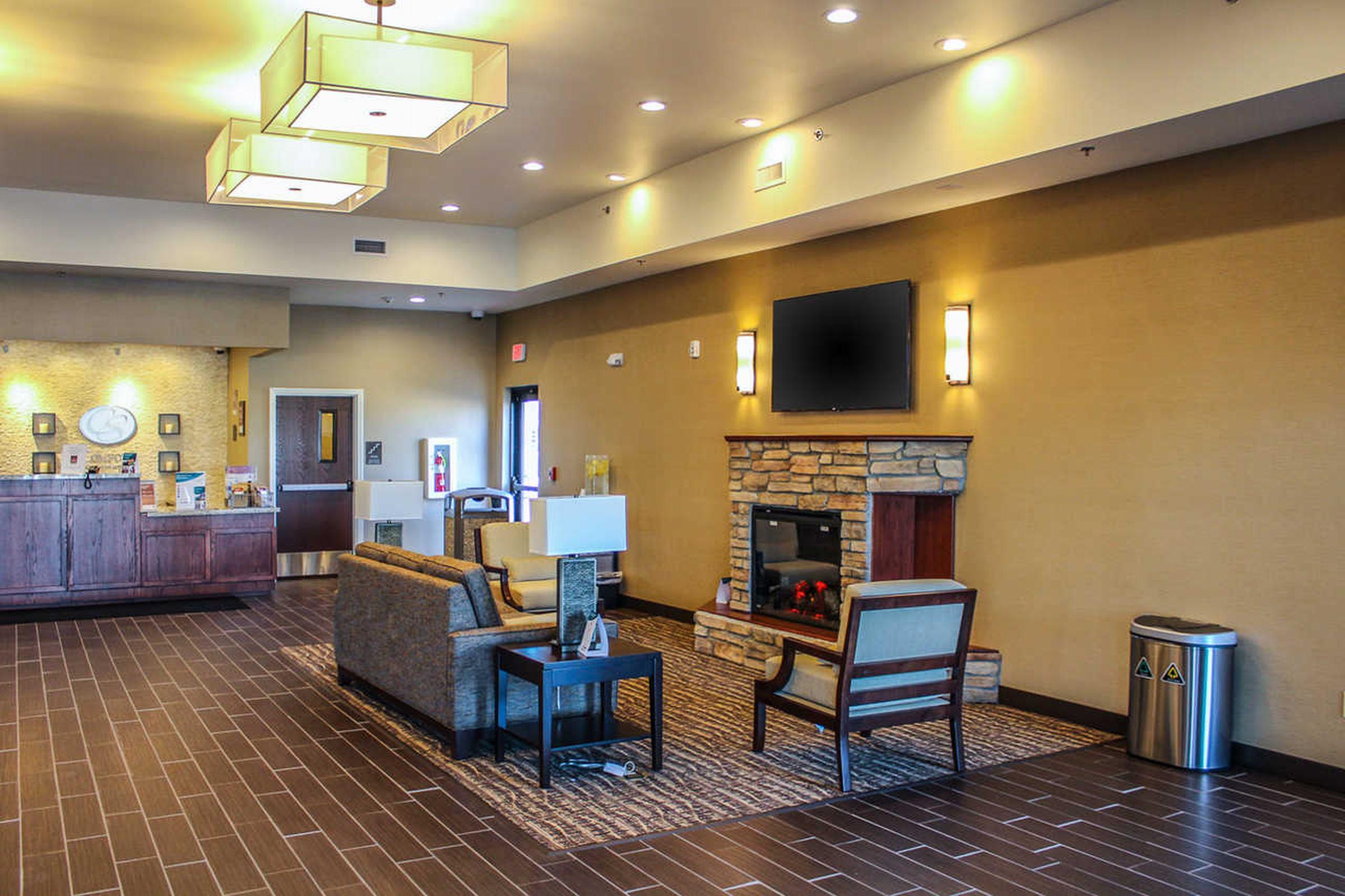 Comfort Suites University Brookings Exterior photo
