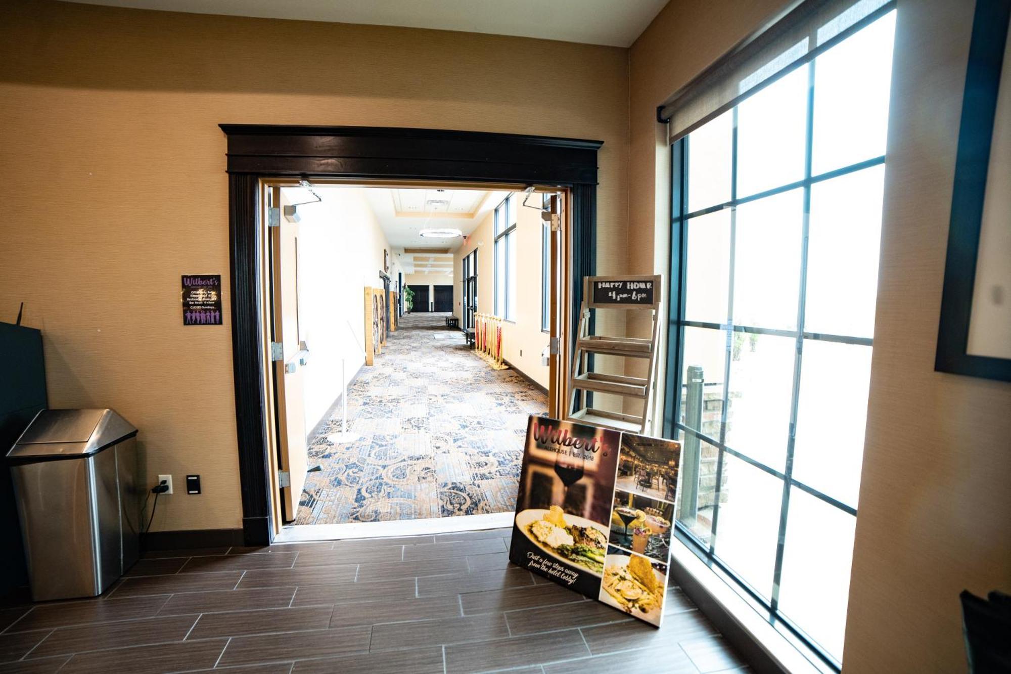 Comfort Suites University Brookings Exterior photo