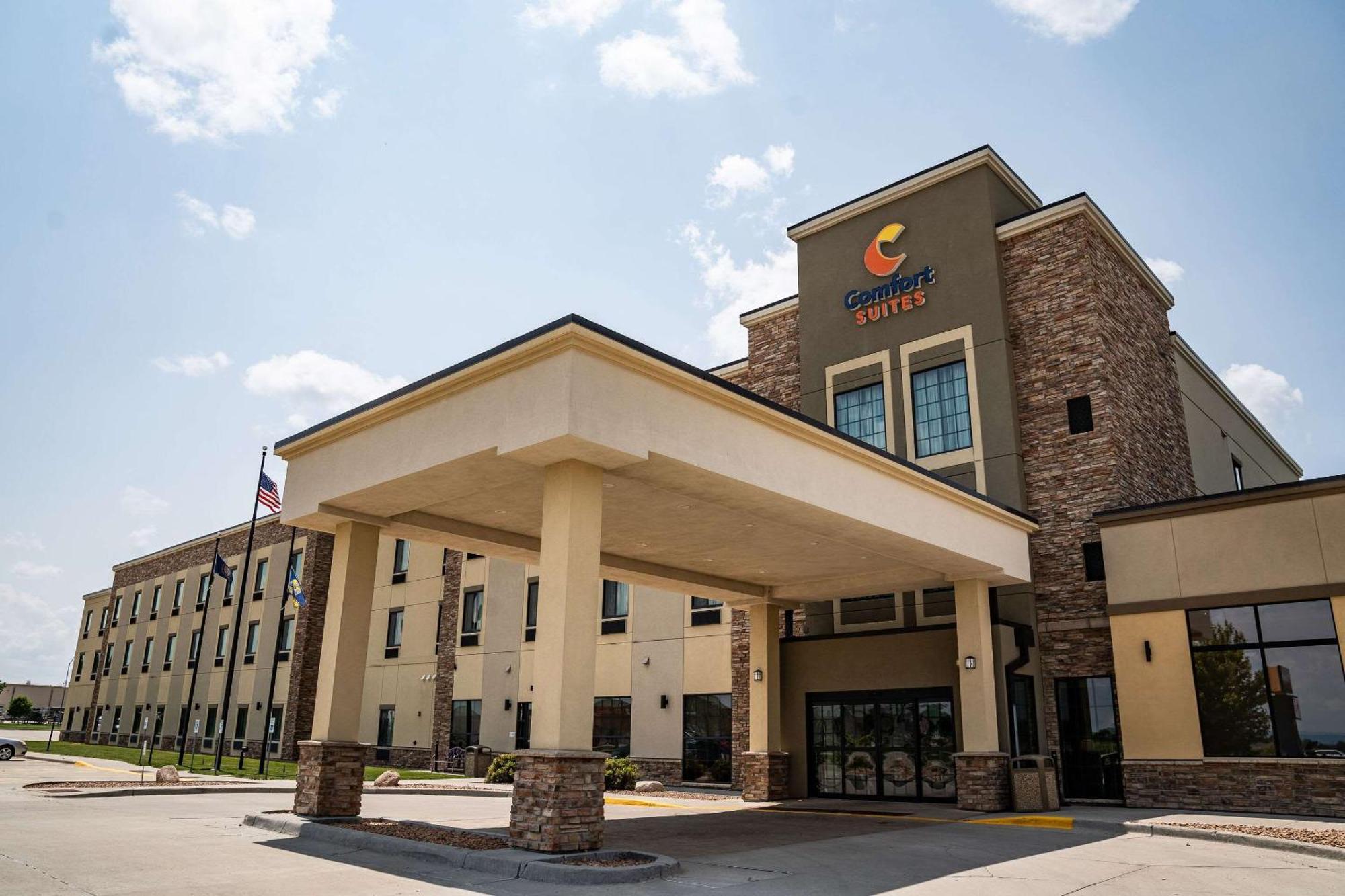 Comfort Suites University Brookings Exterior photo